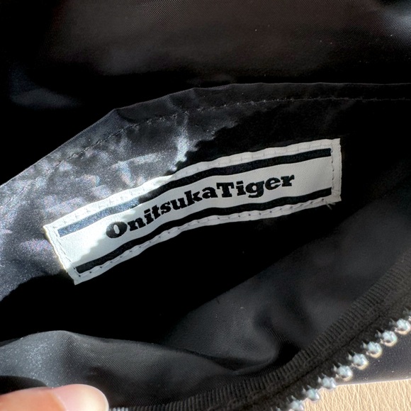 [Onitsuka Tiger] Black Waist Pouch Fanny Pack - Picture 5 of 7